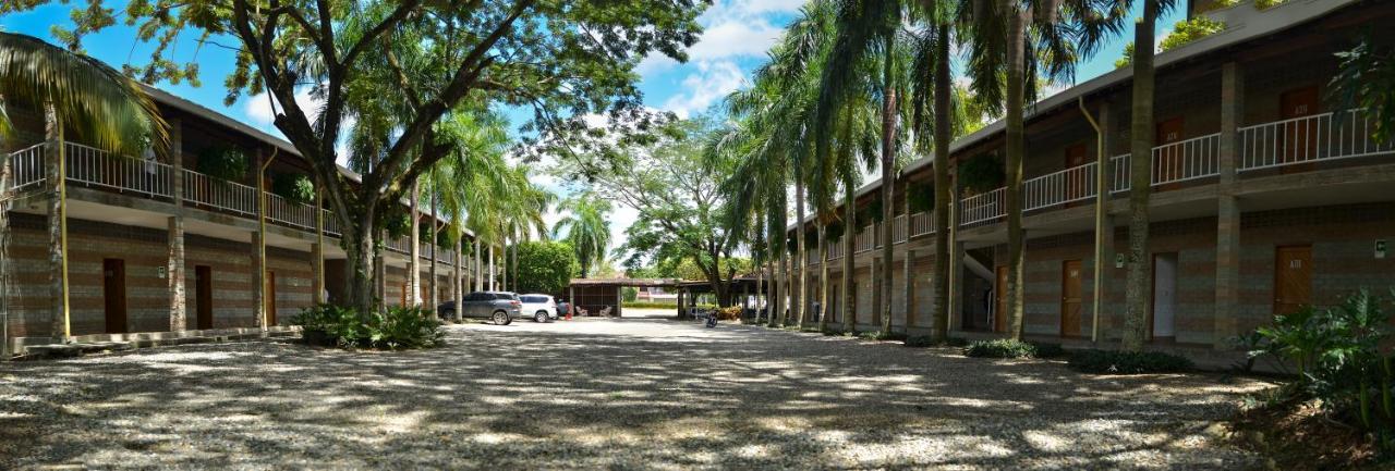 Hosteria Horizontes Caucasia Exteriér fotografie